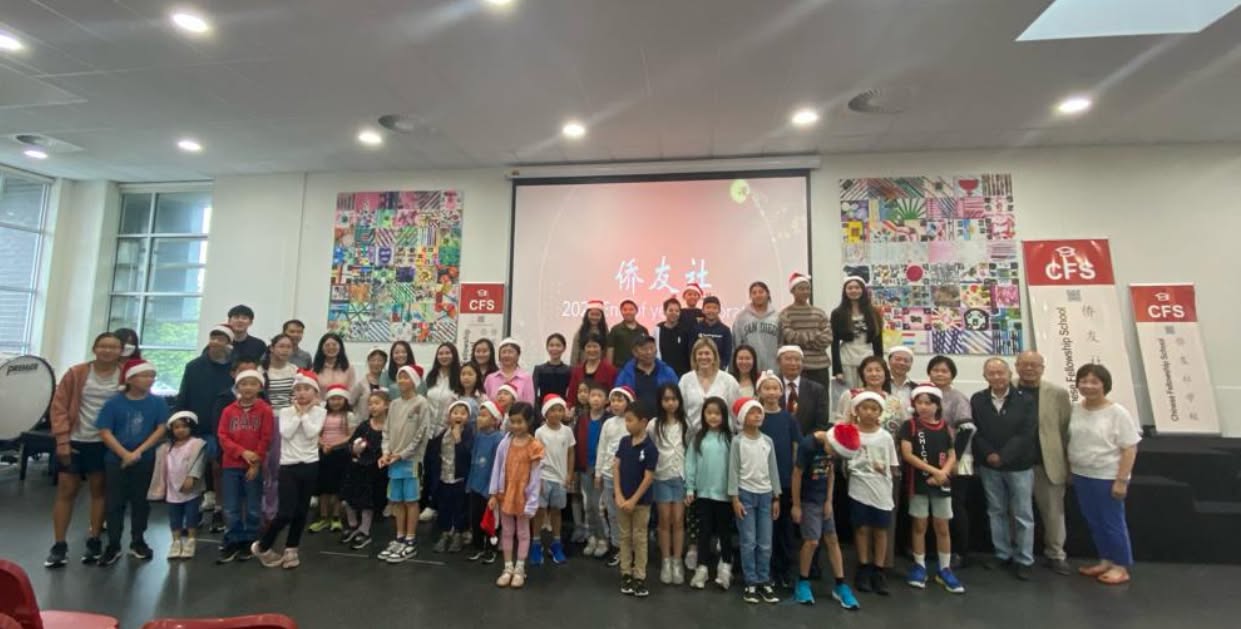 2023年学校结业活动师生合照